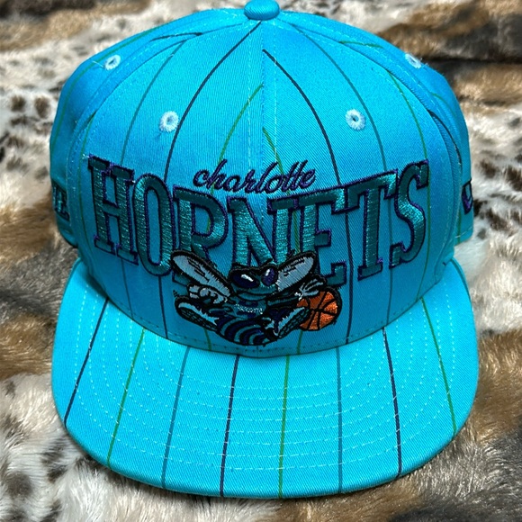 Charlotte Hornets Basketball Hat Fitted 7 3/8 Men’s - Picture 1 of 6